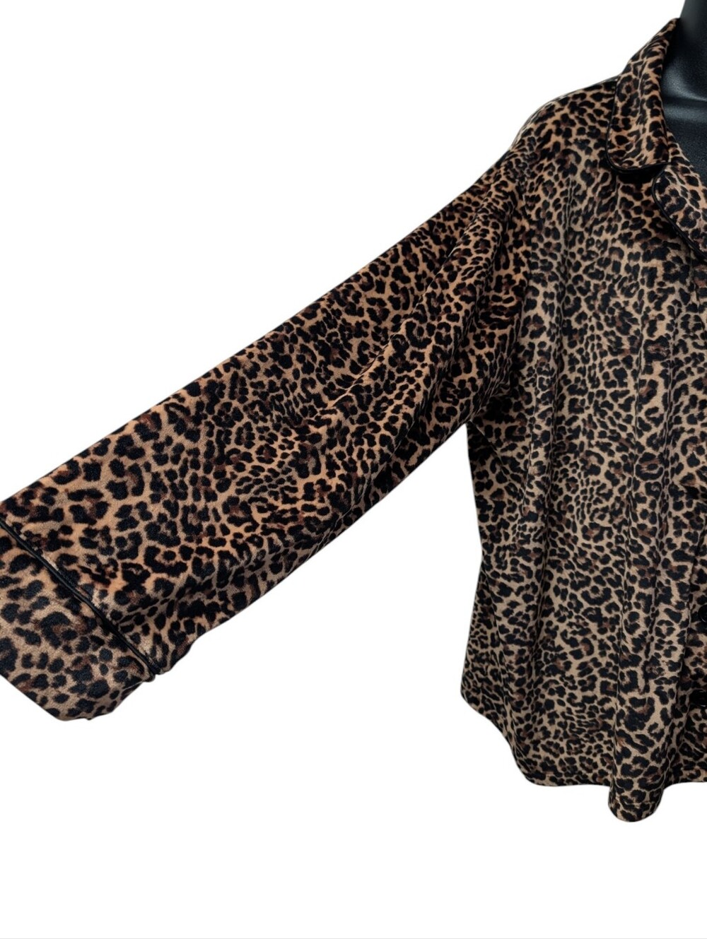 JoySpun Women's Leopard Print Plush Pajama Top Size 3X 22W-24W Soft Button Up - Picture 4 of 9
